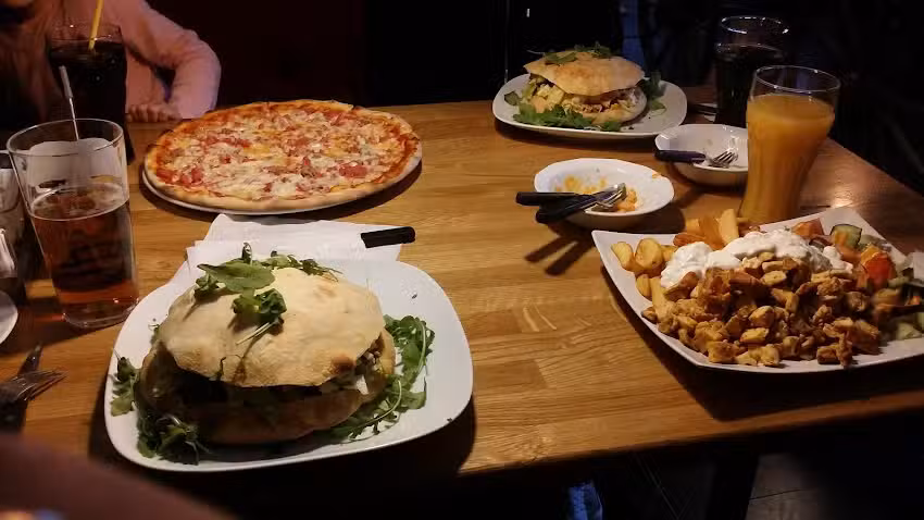 Adalar Ravintola Pizza-Kebab