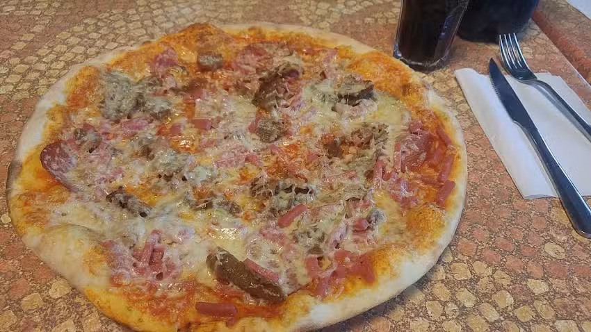 Mega Pizza