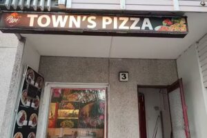 Town’s Pizza