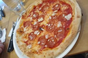 UUNI-pizzeria, Kastu