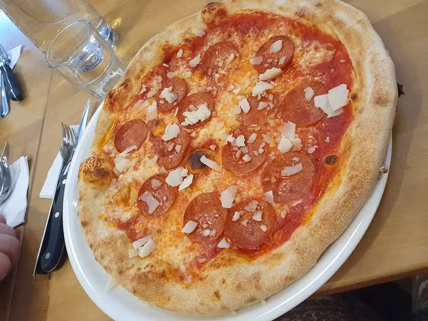 UUNI-pizzeria, Kastu
